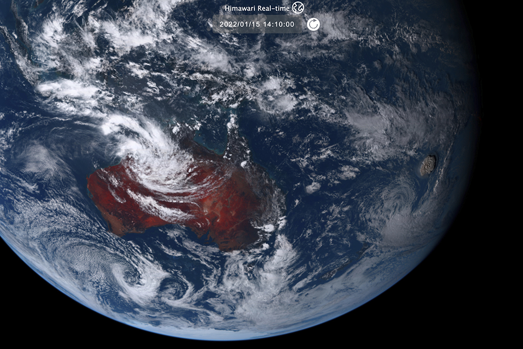 這張1月15日的衛(wèi)星照片拍攝的是湯加海底火山噴發(fā)景象。