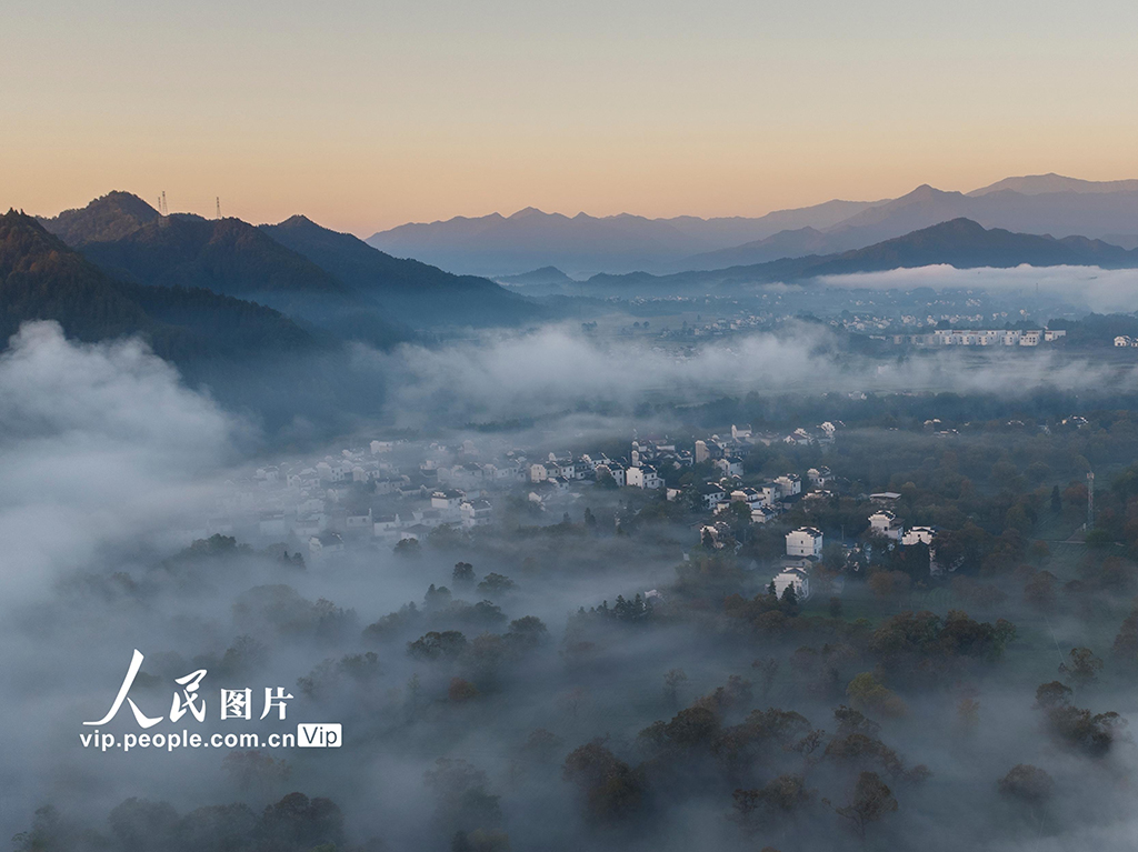 安徽黃山：鄉(xiāng)村晨景如畫【6】