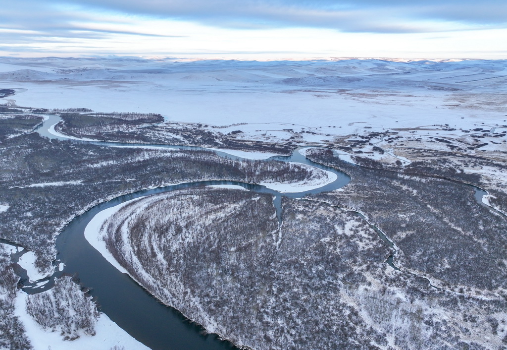 這是11月12日拍攝的額爾古納濕地雪景（無人機照片）。