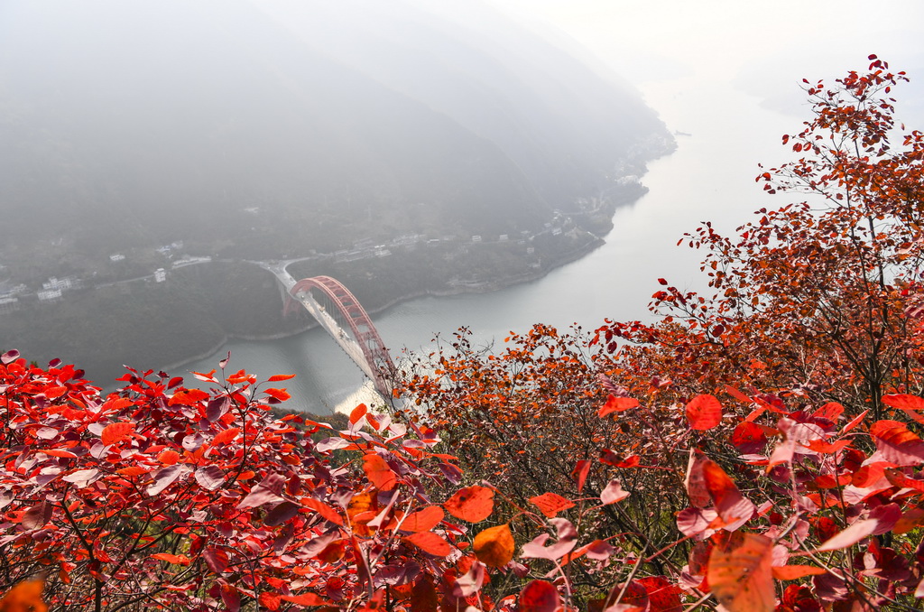 這是12月18日拍攝的長(zhǎng)江巫峽一帶景色。