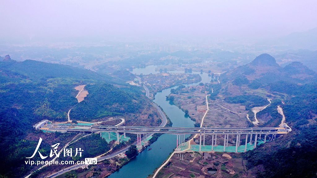 廣西河池：河荔高速建成通車