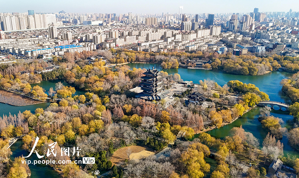 山東濟(jì)南：大明湖冬日風(fēng)景如畫