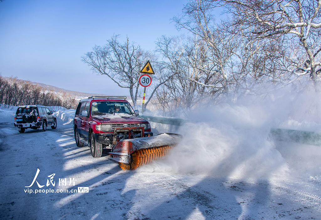 吉林延邊：長白山景區(qū)清理積雪保暢通【5】