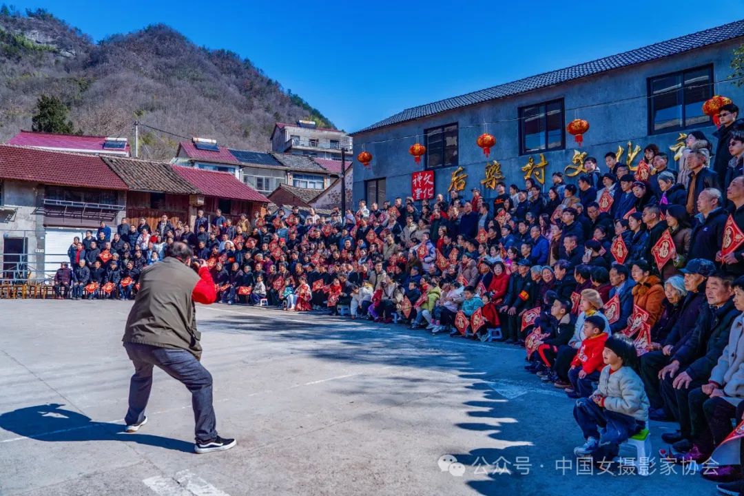 《全村?！峰X偉麗 攝