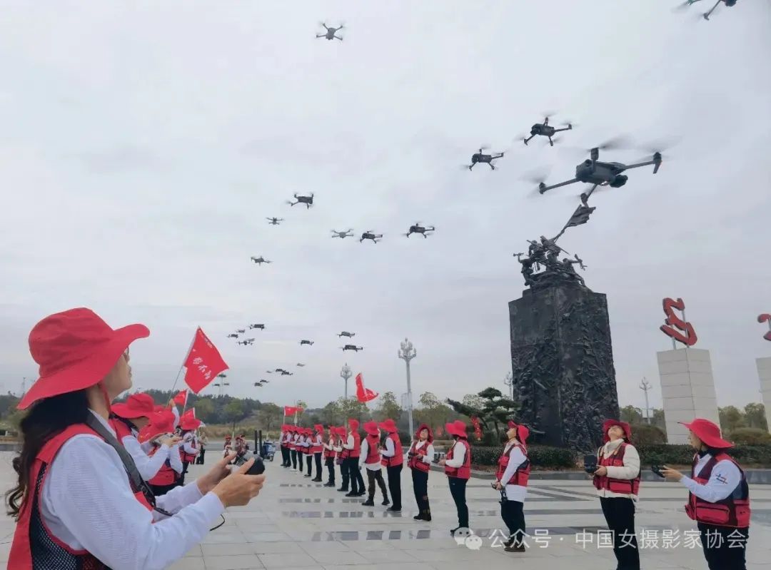 福建三明采風(fēng)花絮，練習(xí)飛行。水慶華 攝